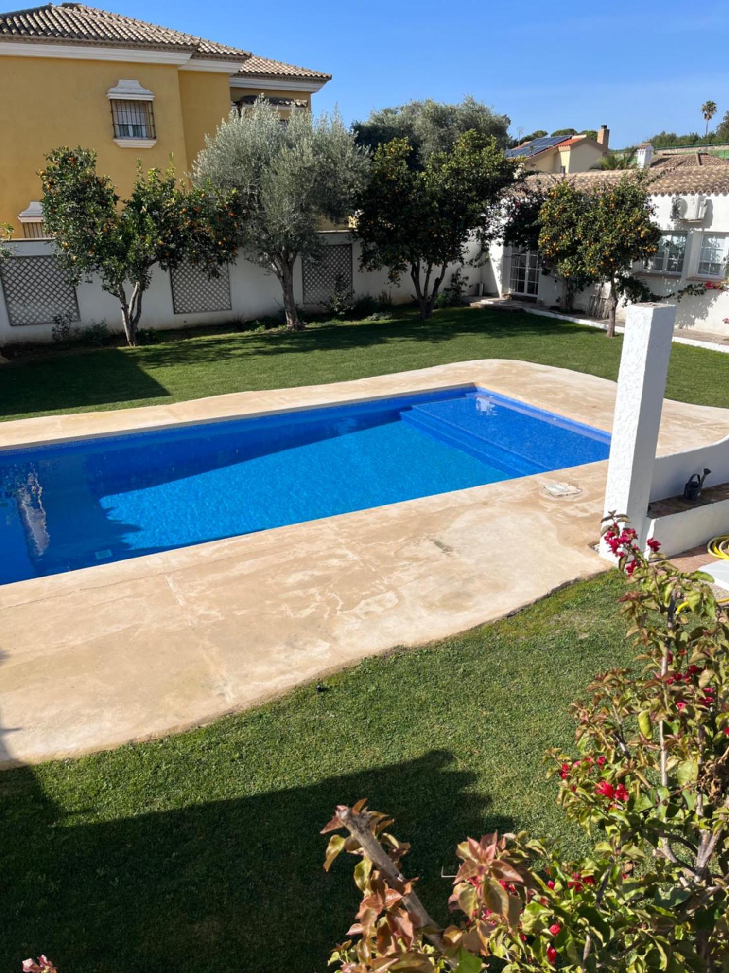 Ciudad Ducal Con Piscina Y Jardin Holiday home El Puerto de Santa Maria